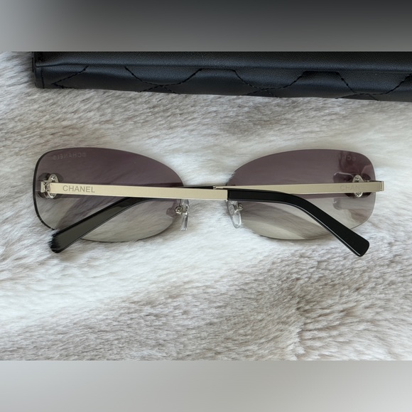 CHANEL SILVER METAL SUNGLASSES - Picture 3 of 3